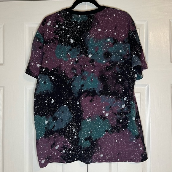 GUESS Galaxy Graphic T-Shirt XL Embroidered Logo Short Sleeve - Picture 2 of 3
